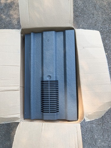 Line vent tile redland - line,